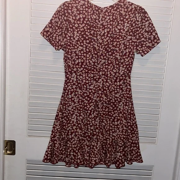 Super cute  maroon flower, short sleeve dress size 4 - Picture 2 of 3
